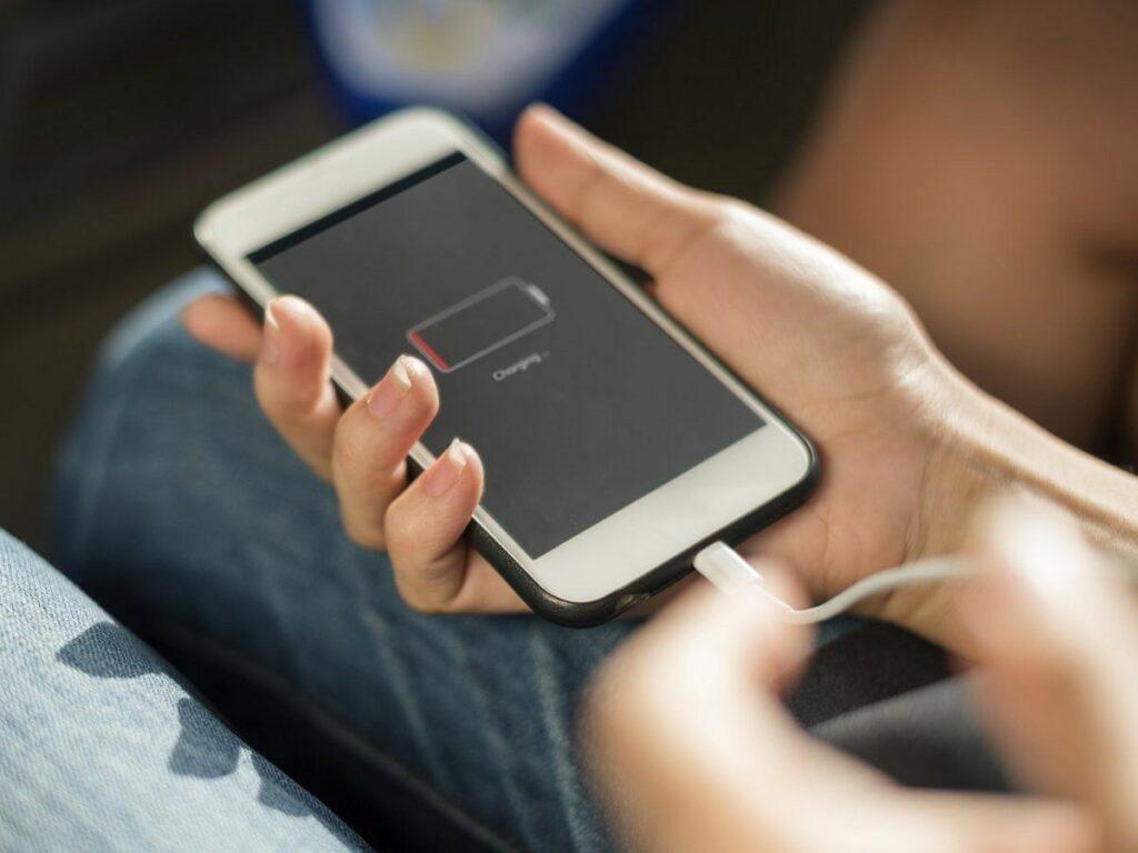 Bật mí cách khắc phục lỗi iPhone bị loạn cảm ứng khi sạc