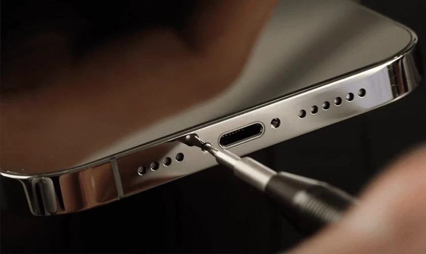 Cách xử lý lỗi iPhone 14 Pro Max sạc không vào pin hiệu quả