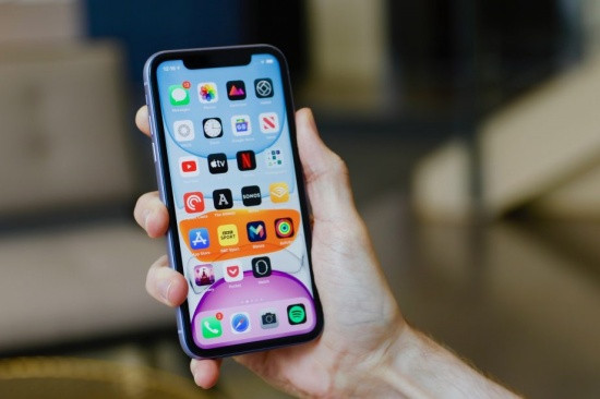 iPhone 11 bị liệt cảm ứng, nên làm gì để khắc phục