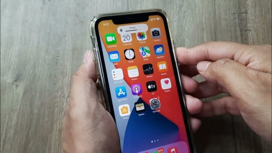 iPhone 11 bị liệt cảm ứng, nên làm gì để khắc phục
