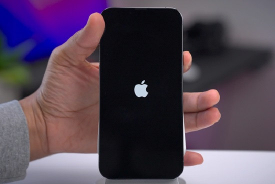 iPhone 12 bị sọc màn hình: Nguyên nhân và cách khắc phục hiệu quả