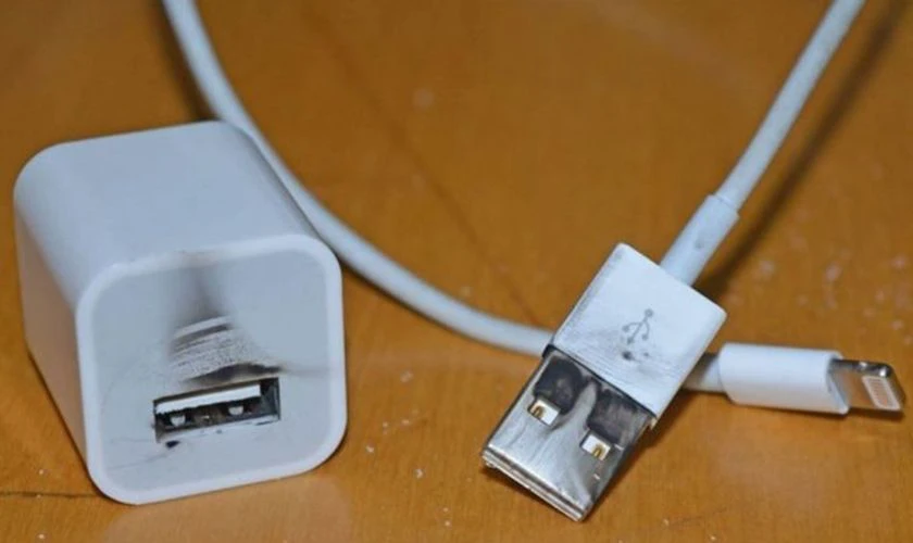 iPhone bị nhiễm điện khi sạc nguyên nhân và cách khắc phục hiệu quả