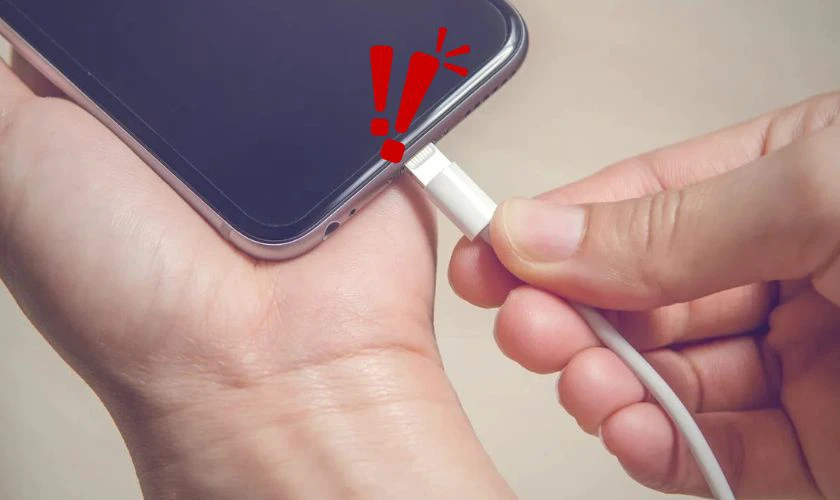 iPhone bị nhiễm điện khi sạc nguyên nhân và cách khắc phục hiệu quả