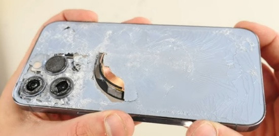 Khắc piPhone 13 Pro Max không rung, lỗi do phần cứng hay phần mềm?