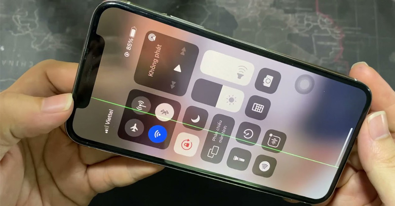 iPhone 11 bị sọc màn hình là do đâu? Cách khắc phục tình trạng này như thế nào?