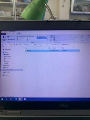 Thay ổ cứng ip xs trở lên lấy ổ cứng ra bên ngoài