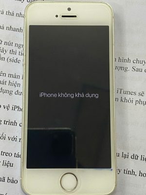 Thay ổ cứng ip xs trở lên lấy ổ cứng ra bên ngoài