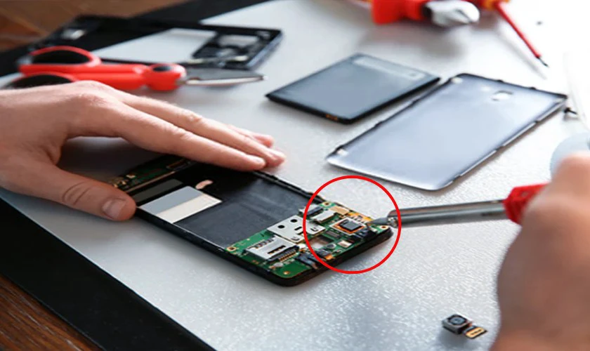 Màn hình Samsung S21 Fe bị sọc: Nguyên nhân và cách khắc phục