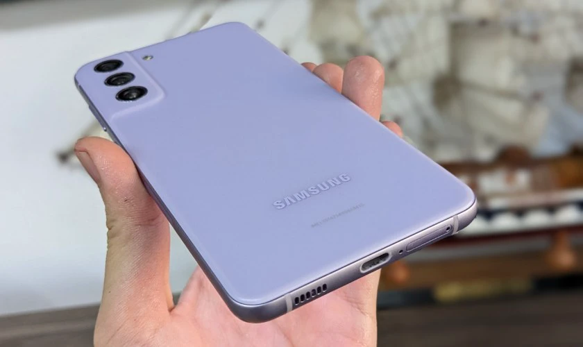 Màn hình Samsung S21 Fe bị sọc: Nguyên nhân và cách khắc phục