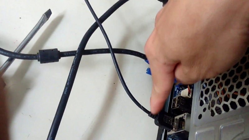 Màn hình máy tính bị kẻ ô vuông – Nguyên nhân và cách khắc phục?