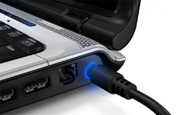 Máy tính chạy chậm khi cắm sạc