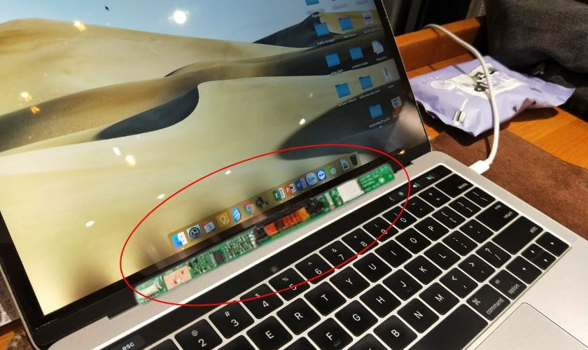Nguyên nhân, cách khắc phục màn hình MacBook bị sọc