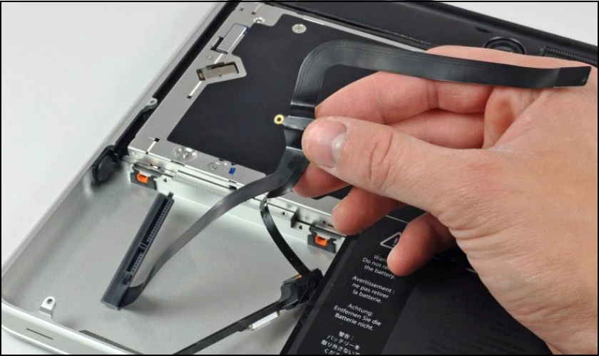 Nguyên nhân, cách khắc phục màn hình MacBook bị sọc